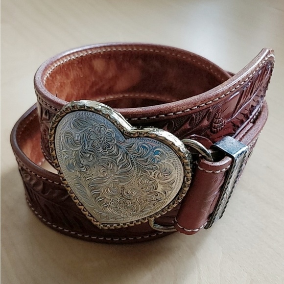 Accessories - W's vintage leather belt with heart shape buckle